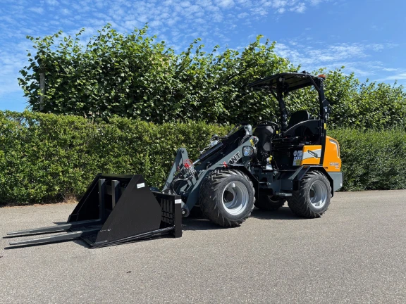 Giant  G2300 Xtra HD Giant  G2300 Xtra HD wiellader